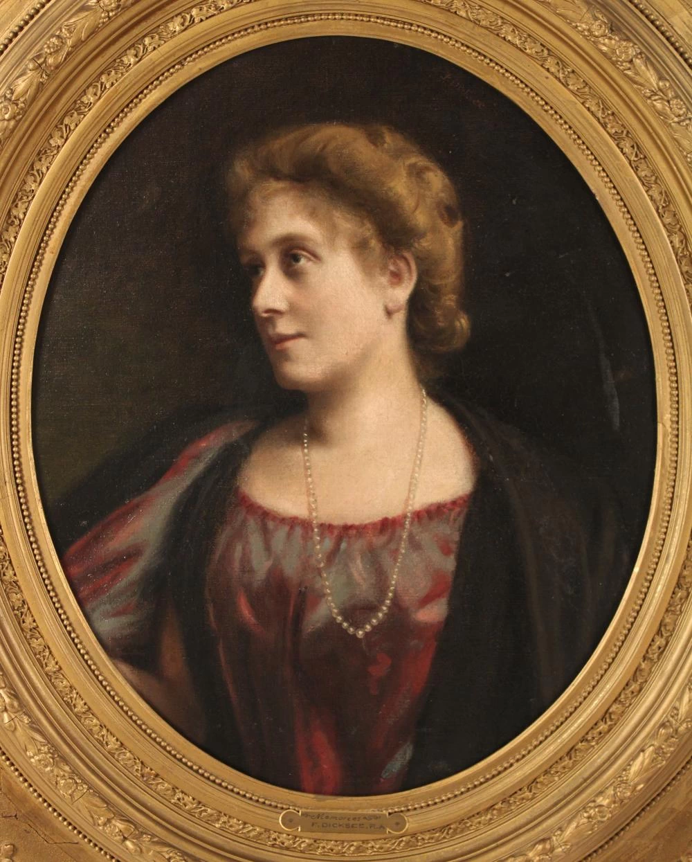 Ritratto di donna che fissa con amore